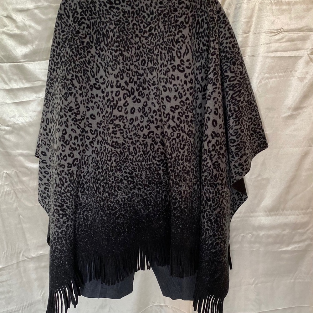Lightweight Black Gray Versatile Wrap! - Picture 10 of 13